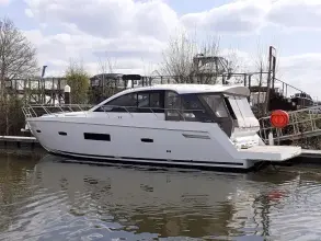 Thumbnail von Sealine S450 Ausgezeichnetes Soziales Cockpit