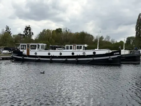 Piper 60M MOTOR CLASS DUTCH BARGE  Presents Like New