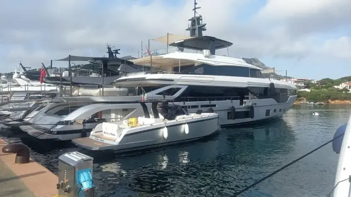 Azimut Grande Trideck BLAUE AUGEN