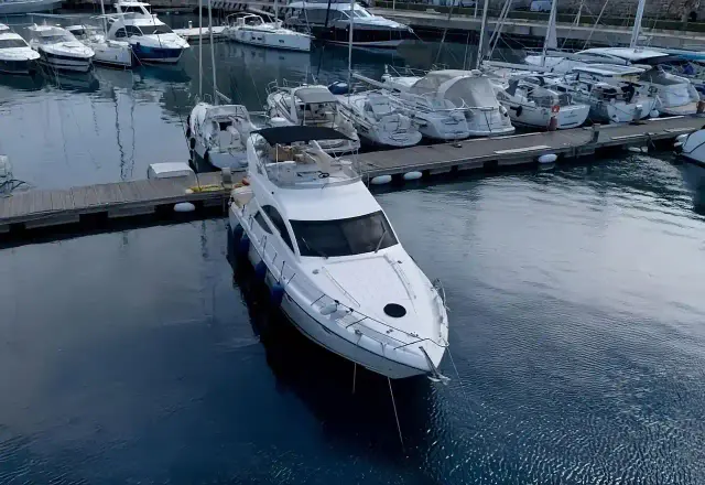 Fairline Phantom 46 SCARLET