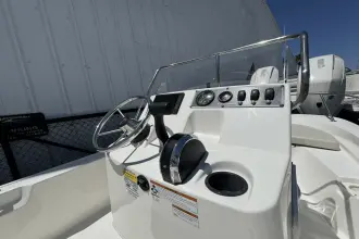 Thumbnail von Boston Whaler 150 Montauk