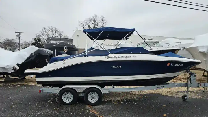 Sea Ray SPX 210 Outboard