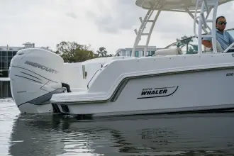 Thumbnail von Boston Whaler 230 Vantage
