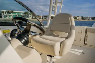Thumbnail von Boston Whaler 230 Vantage