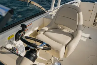 Thumbnail von Boston Whaler 230 Vantage