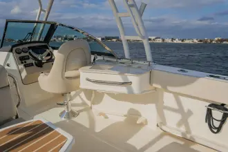 Thumbnail von Boston Whaler 230 Vantage