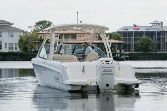 Thumbnail von Boston Whaler 230 Vantage