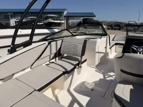 Thumbnail von Sea Ray SPX 210