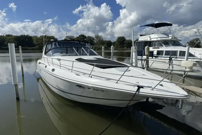 Cruisers Yachts 3870