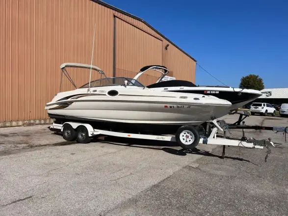 Sea Ray 240 Sundeck
