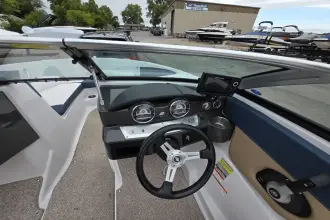 Thumbnail von Four Winns H180 OB