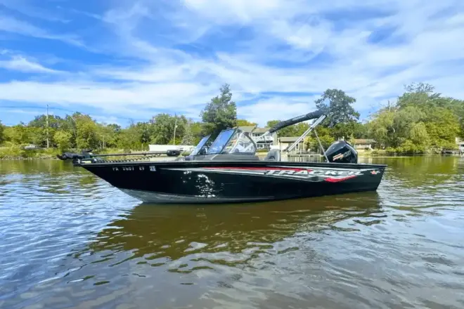 Sun Tracker BASS BUGGY 18 DLX