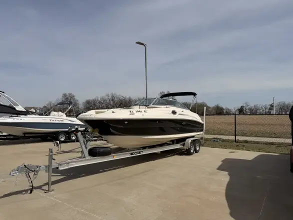 Sea Ray 240 Sundeck