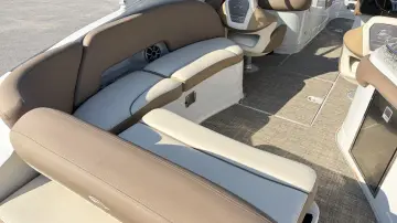 Thumbnail von Crownline 270