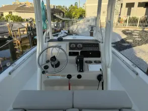 Thumbnail von Boston Whaler 210 Montauk
