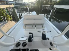 Thumbnail von Boston Whaler 210 Montauk
