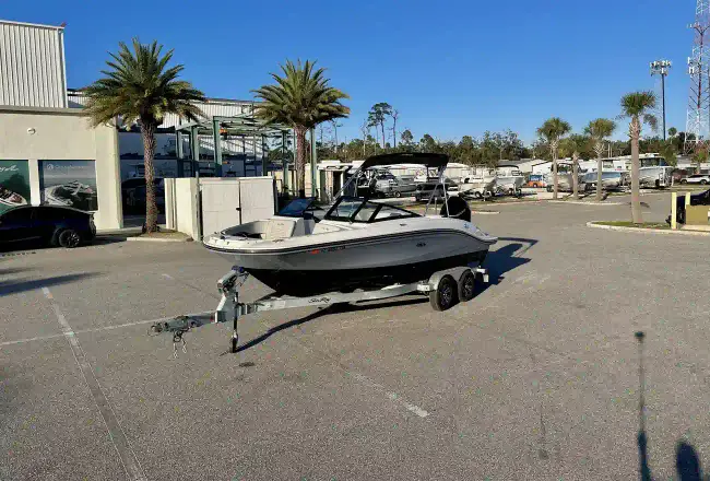 Sea Ray SPX 210 Outboard
