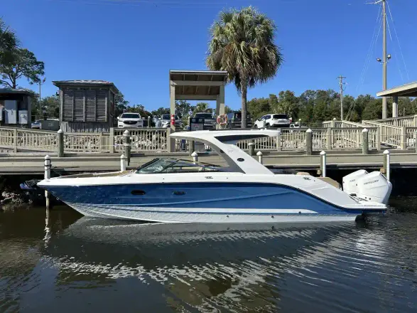 Sea Ray SLX 310 Outboard