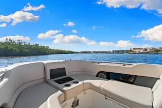 Thumbnail von Boston Whaler 270 Vantage