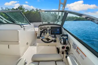 Thumbnail von Boston Whaler 270 Vantage