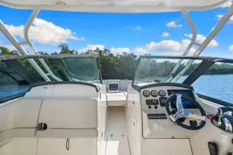 Thumbnail von Boston Whaler 270 Vantage