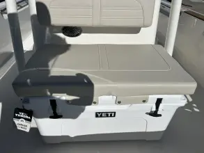 Thumbnail von Boston Whaler 190 Montauk