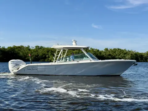 Cobia 330 DC