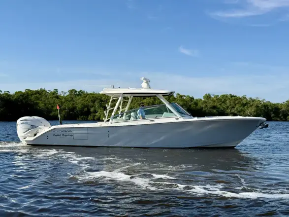 Cobia 330 DC