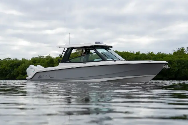 Boston Whaler 330 Vantage