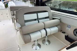 Thumbnail von Boston Whaler 330 Vantage