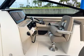 Thumbnail von Boston Whaler 330 Vantage