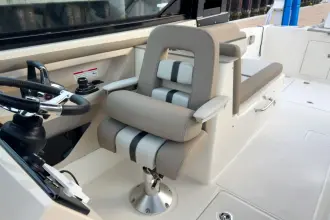 Thumbnail von Boston Whaler 330 Vantage