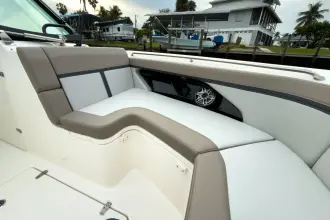 Thumbnail von Boston Whaler 330 Vantage