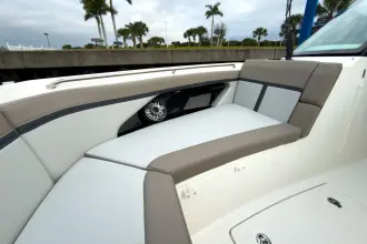 Thumbnail von Boston Whaler 330 Vantage