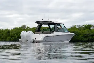 Thumbnail von Boston Whaler 330 Vantage