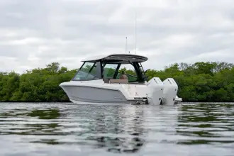 Thumbnail von Boston Whaler 330 Vantage