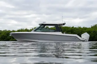 Thumbnail von Boston Whaler 330 Vantage