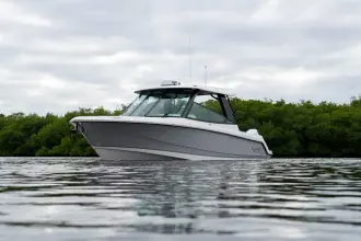 Thumbnail von Boston Whaler 330 Vantage