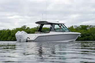 Thumbnail von Boston Whaler 330 Vantage