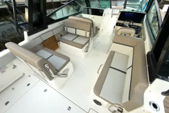 Thumbnail von Boston Whaler 330 Vantage