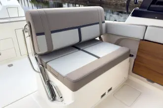Thumbnail von Boston Whaler 330 Vantage