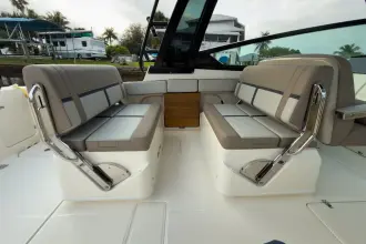 Thumbnail von Boston Whaler 330 Vantage