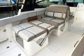 Thumbnail von Boston Whaler 330 Vantage