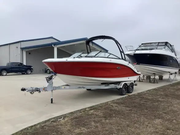 Sea Ray SPX 210 Outboard