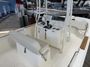 Thumbnail von Boston Whaler 190 Montauk