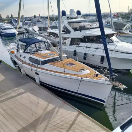 Hunter 45 Deck Salon