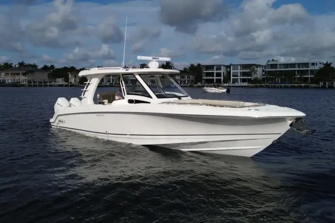 Boston Whaler 350 Realm