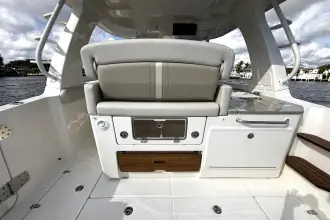 Thumbnail von Boston Whaler 350 Realm