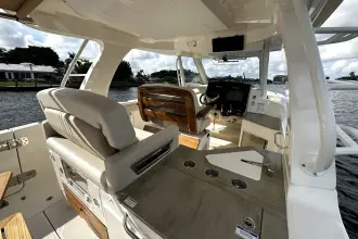 Thumbnail von Boston Whaler 350 Realm