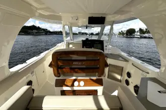Thumbnail von Boston Whaler 350 Realm